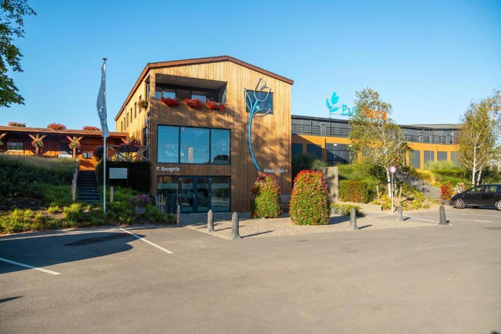 Tiny Aan Het Water Met Eigen Steiger En Airco Hébergement de vacances Kampen