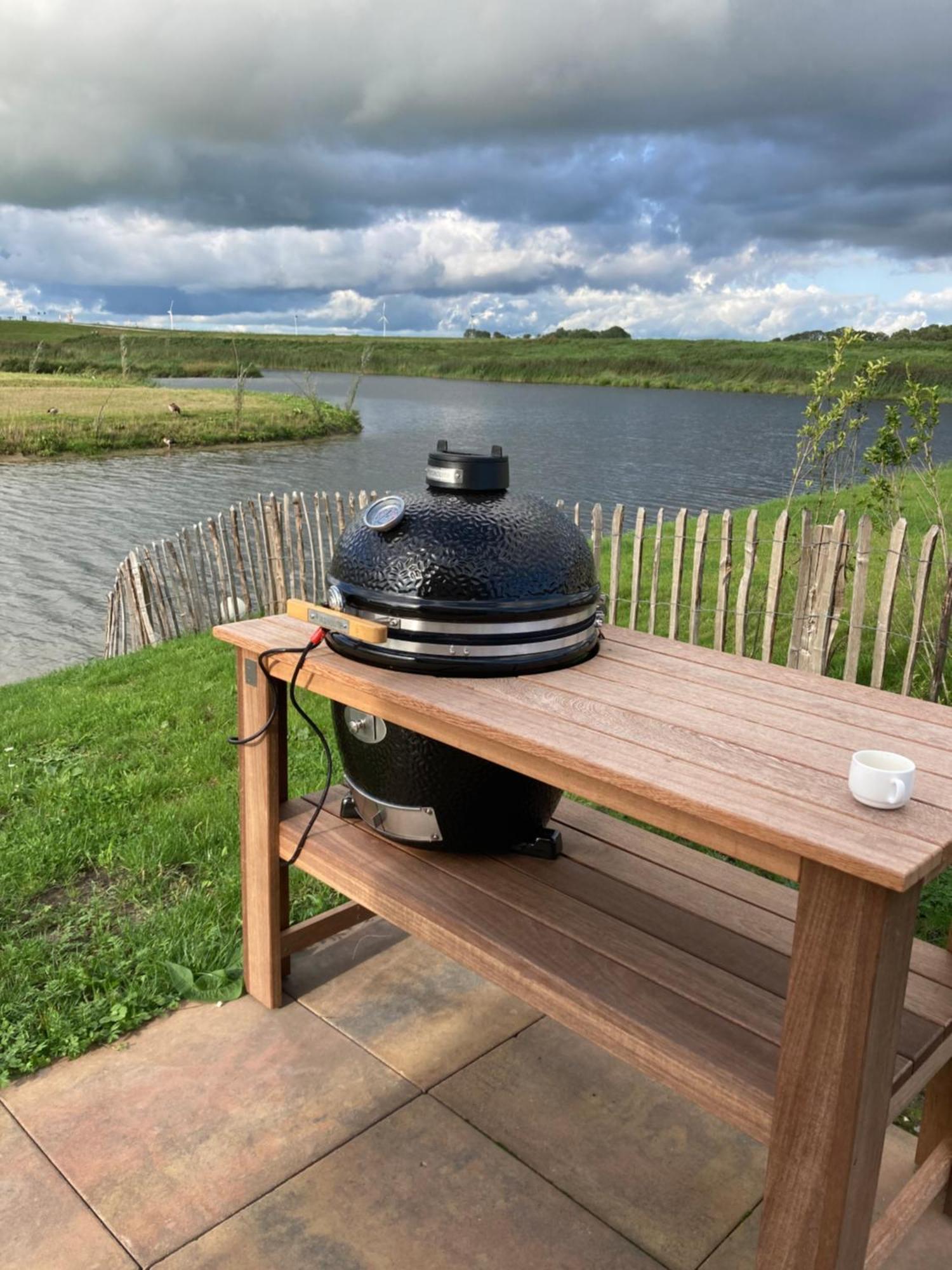 Tiny Aan Het Water Met Eigen Steiger En Airco Hébergement de vacances Kampen