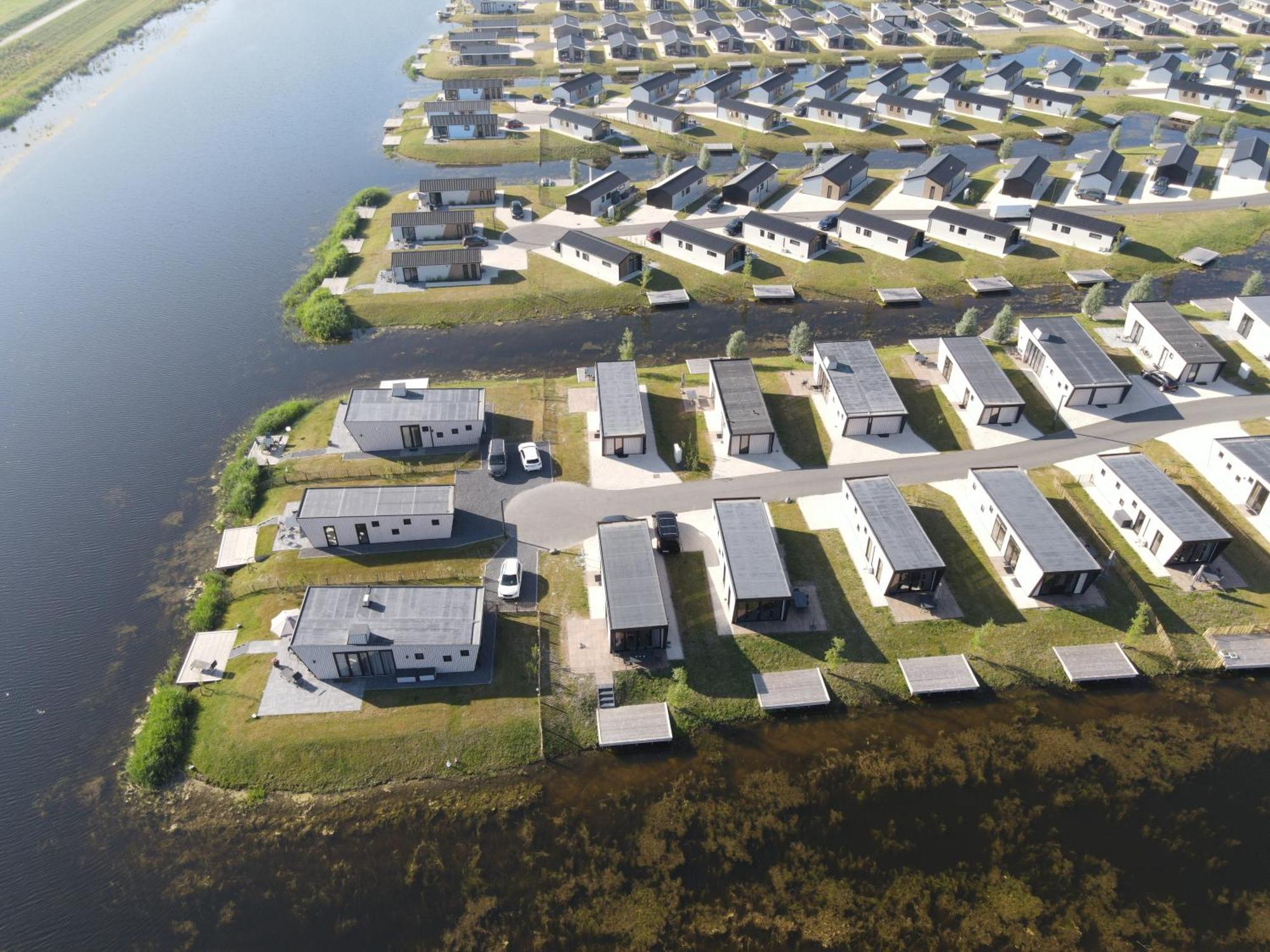 Tiny Aan Het Water Met Eigen Steiger En Airco * Kampen